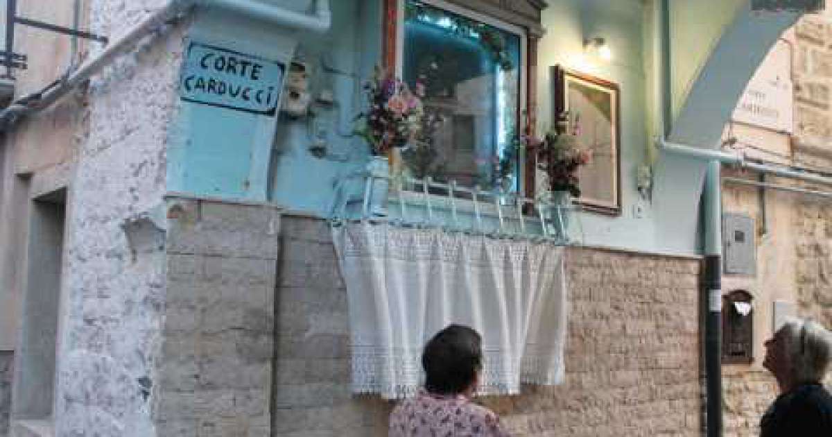 Le edicole votive, in citt� ce ne sono 240: �Patrimonio del popolo di Bari Vecchia�